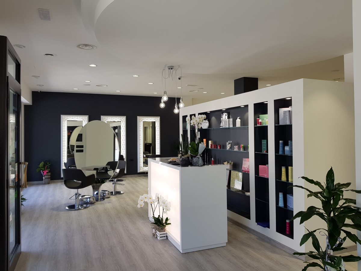 Arredi Saloni Parrucchieri – Progetto Arredamenti per Parrucchieri ed